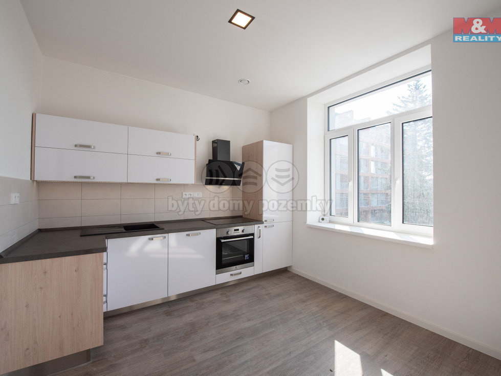Pronájem bytu 1+1 32 m², Hradec Králové
