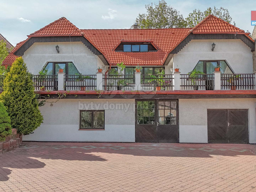 Prodej rodinného domu 410 m², Nepomyšl