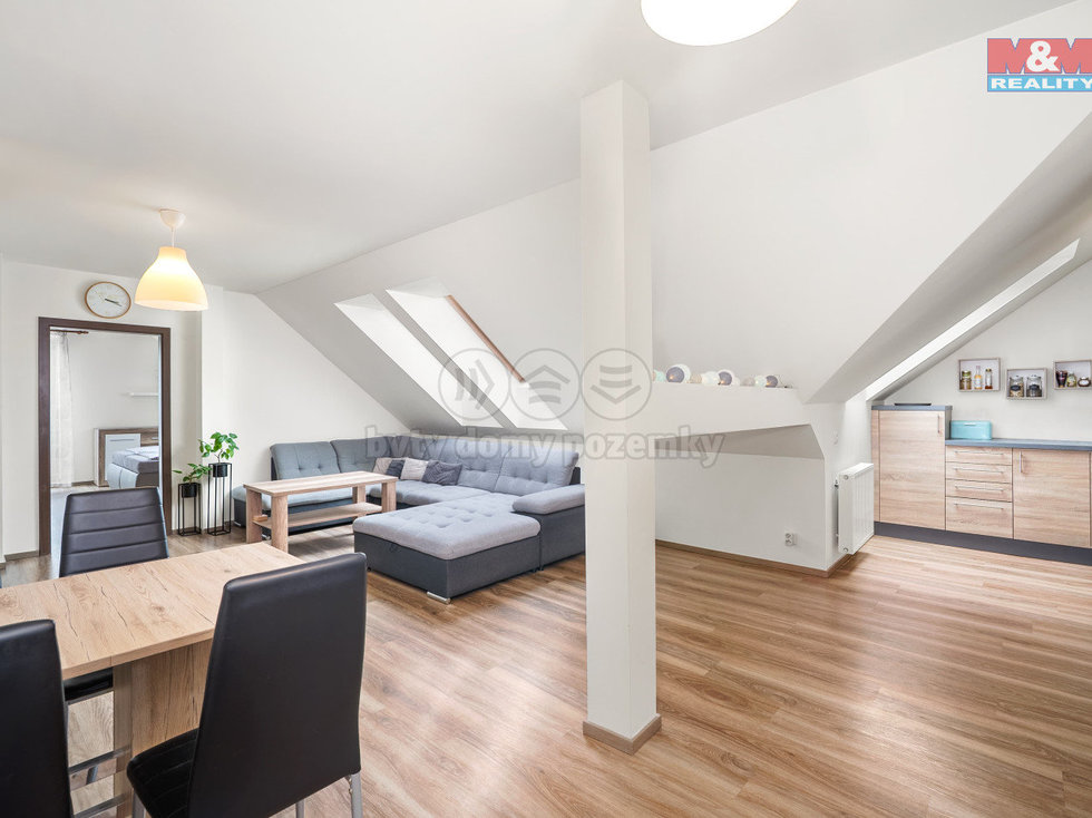 Prodej bytu 3+kk 87 m², Hýskov