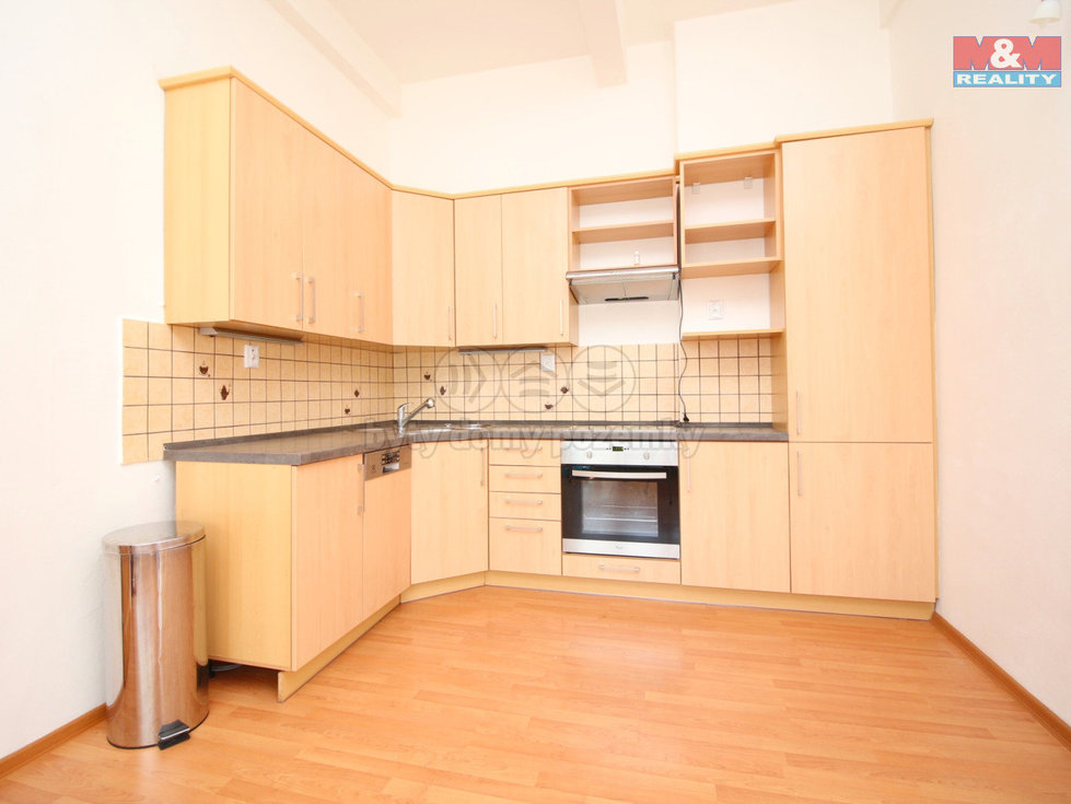 Pronájem bytu 1+1 45 m², Hradec Králové