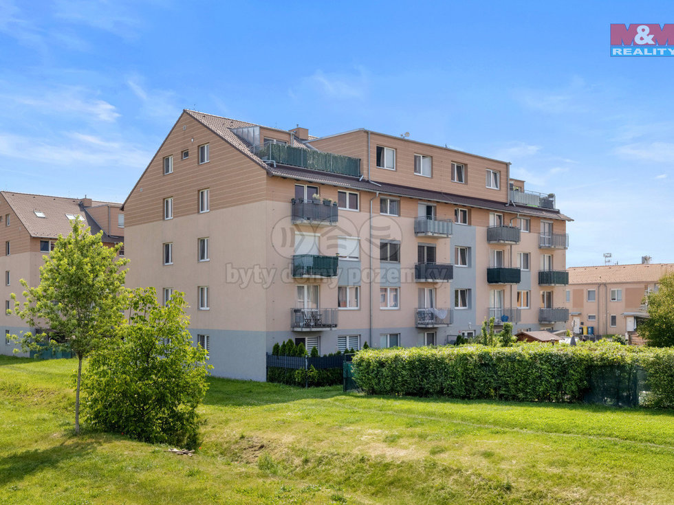 Pronájem bytu 2+kk 52 m², Chýně