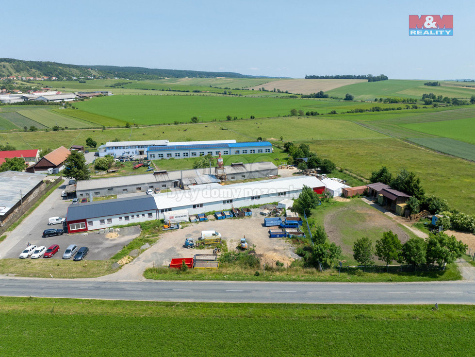 Prodej komerčního pozemku 1429 m², Kovalovice
