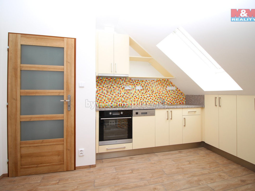 Pronájem bytu 1+1 45 m², Hradec Králové