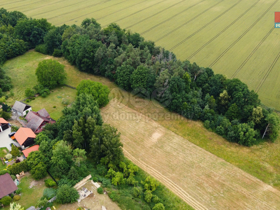 Prodej stavební parcely 4973 m², Luka