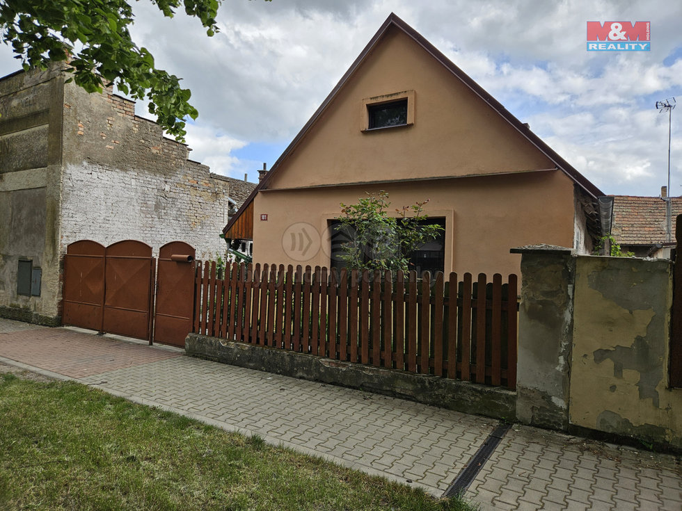 Prodej rodinného domu 100 m², Městec Králové