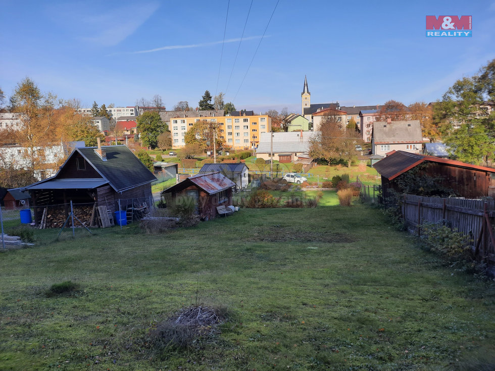 Prodej stavební parcely, Dvorce