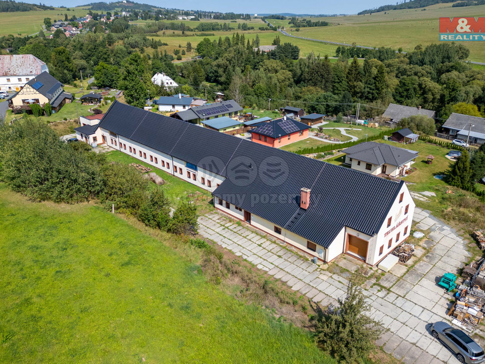 Prodej výrobního objektu 2000 m², Valšov