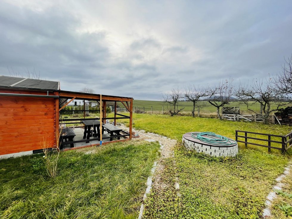 Prodej stavební parcely 785 m², Kostomlaty pod Řípem