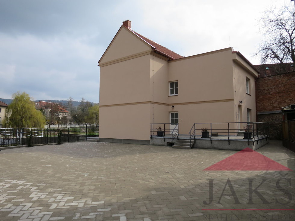 Pronájem parkovacího místa 18 m², Sušice