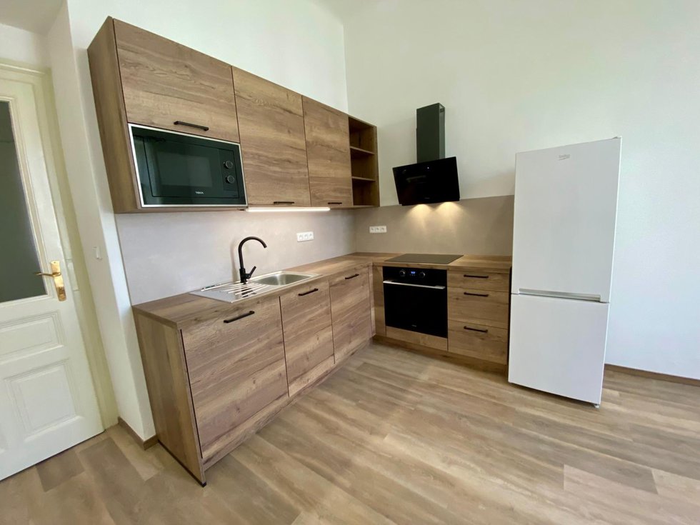 Pronájem bytu 2+1 80 m², Praha