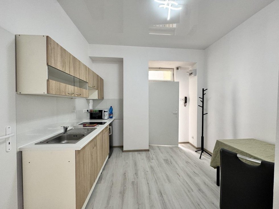 Pronájem bytu 2+1 35 m², Praha