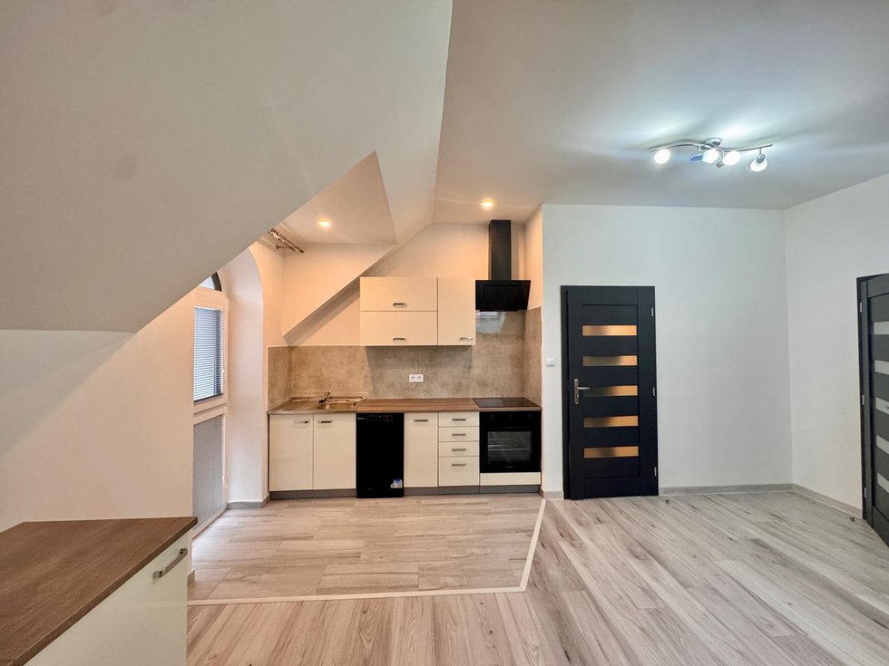 Pronájem bytu 3+kk 76 m², Praha