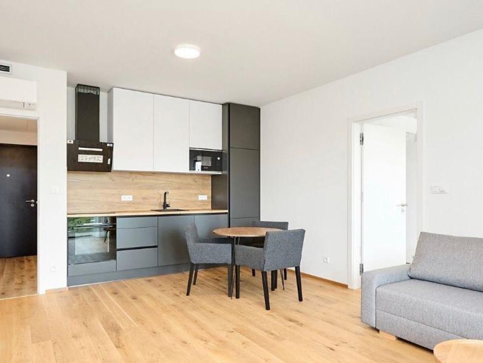 Pronájem bytu 2+1 80 m², Praha