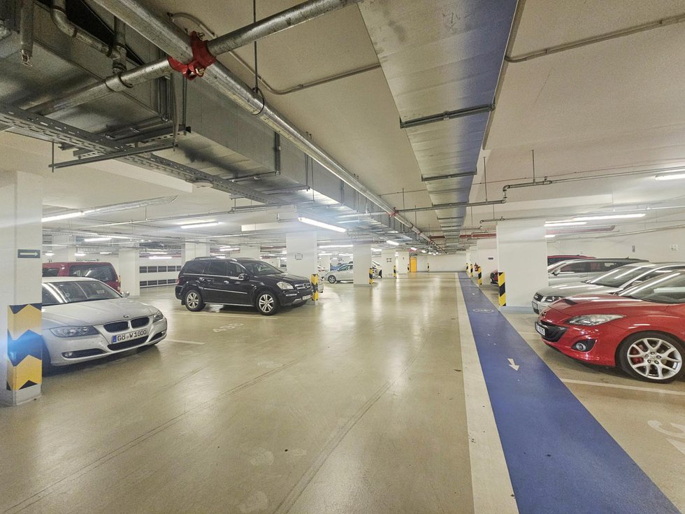 Pronájem parkovacího místa 20 m², Praha