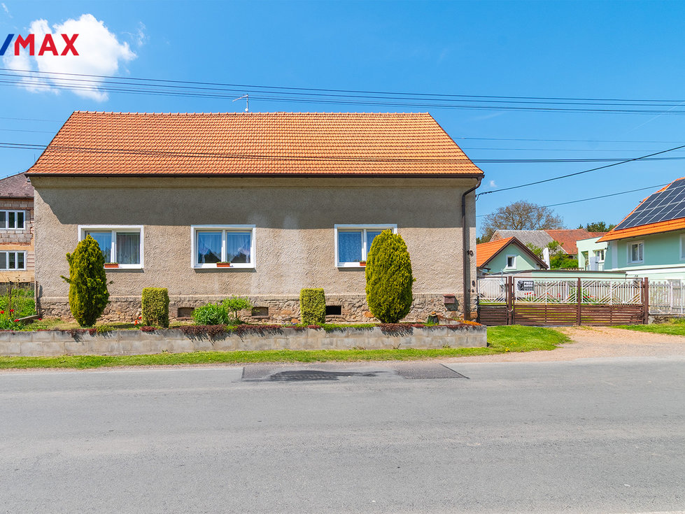 Prodej rodinného domu 450 m², Vejvanov