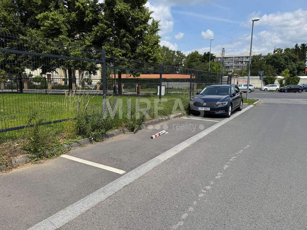 Pronájem parkovacího místa 15 m², Praha
