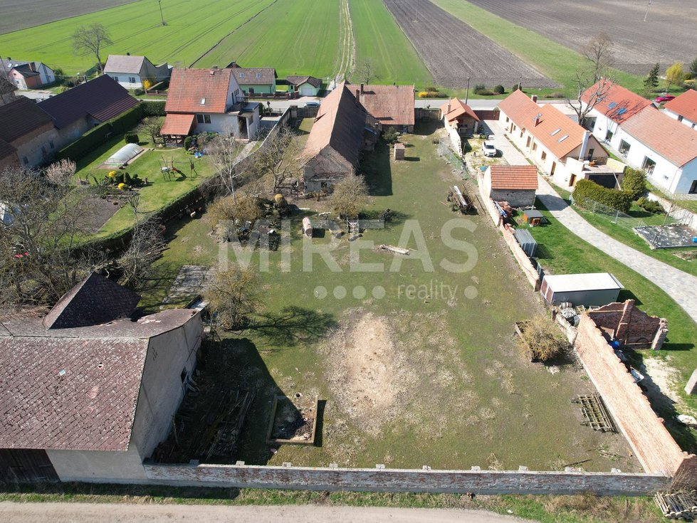 Prodej podílu stavební parcely 3424 m², Kostomlaty nad Labem