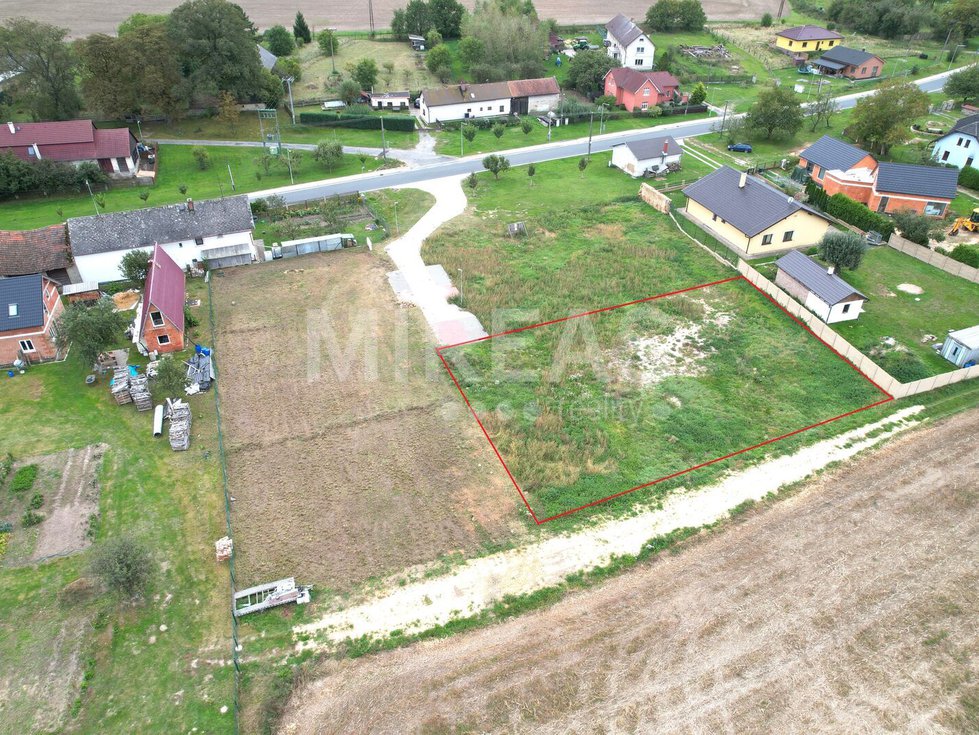 Prodej stavební parcely 1051 m², Plužná