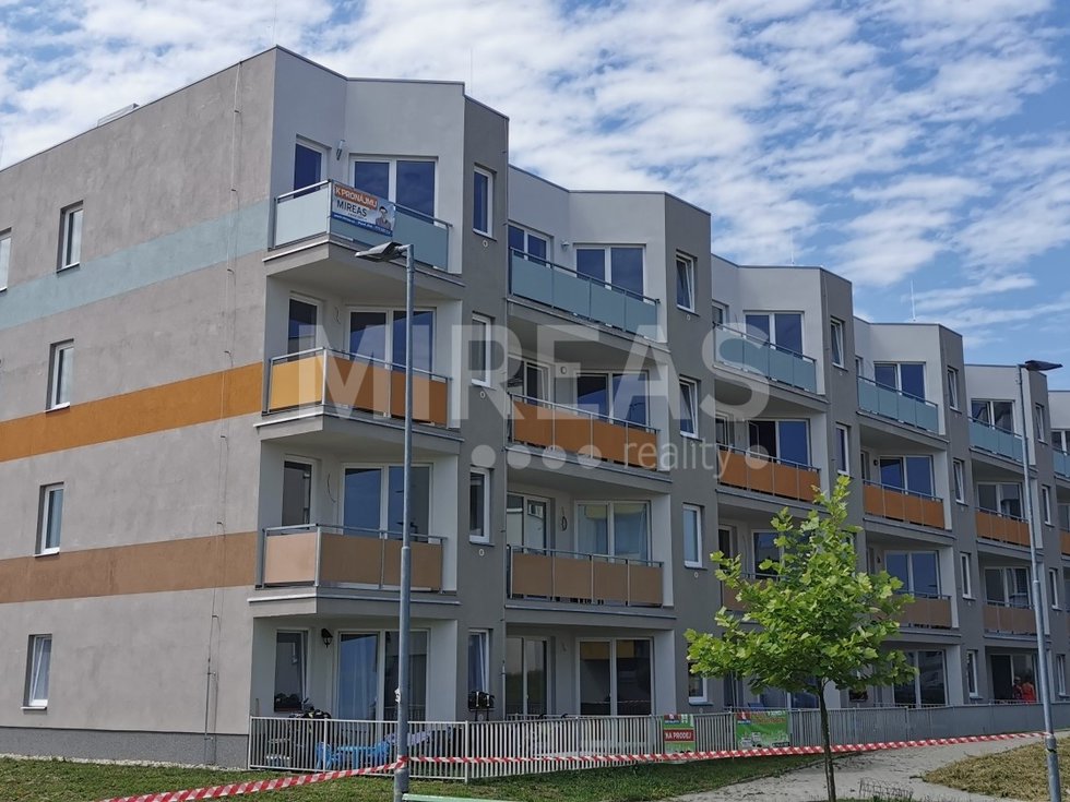 Pronájem bytu 3+kk 70 m², Velký Osek