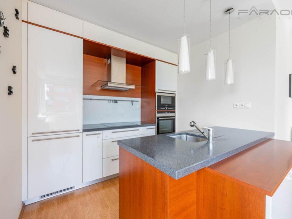 Pronájem bytu 2+kk 66 m², Praha