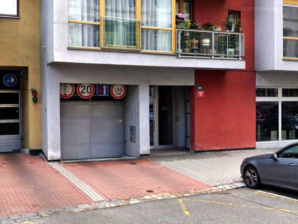 Pronájem garáže 13 m², Praha