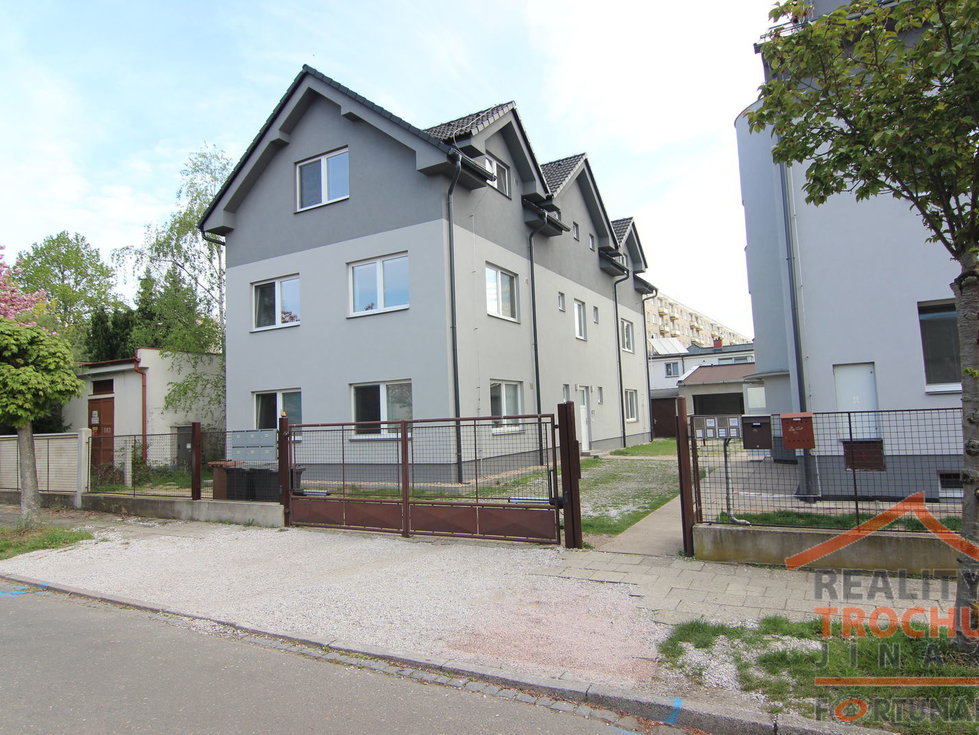 Pronájem bytu 2+kk 43 m², Hradec Králové