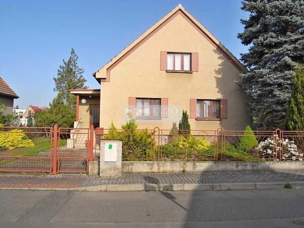 Prodej rodinného domu 196 m², Horní Počaply
