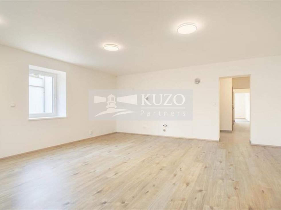 Prodej bytu 3+kk 73 m², Líšťany