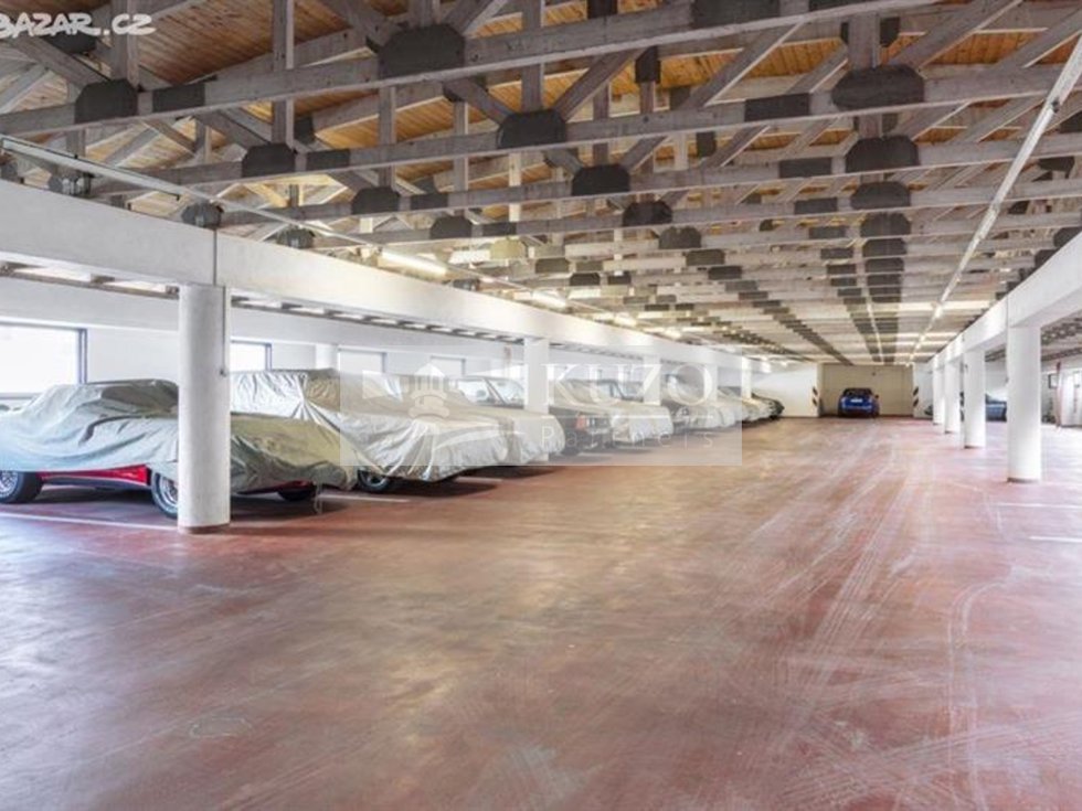 Pronájem parkovacího místa 14 m², Praha