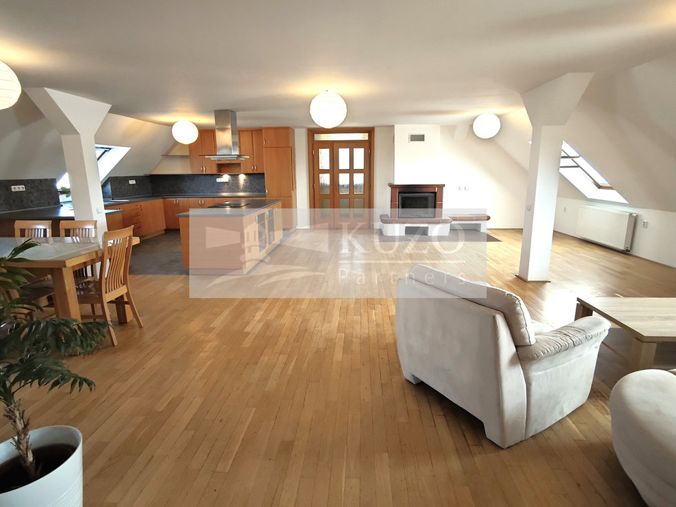 Pronájem kanceláře 237 m², Klíčany