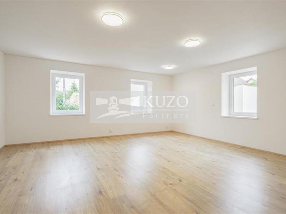 Prodej bytu 3+kk 74 m², Líšťany