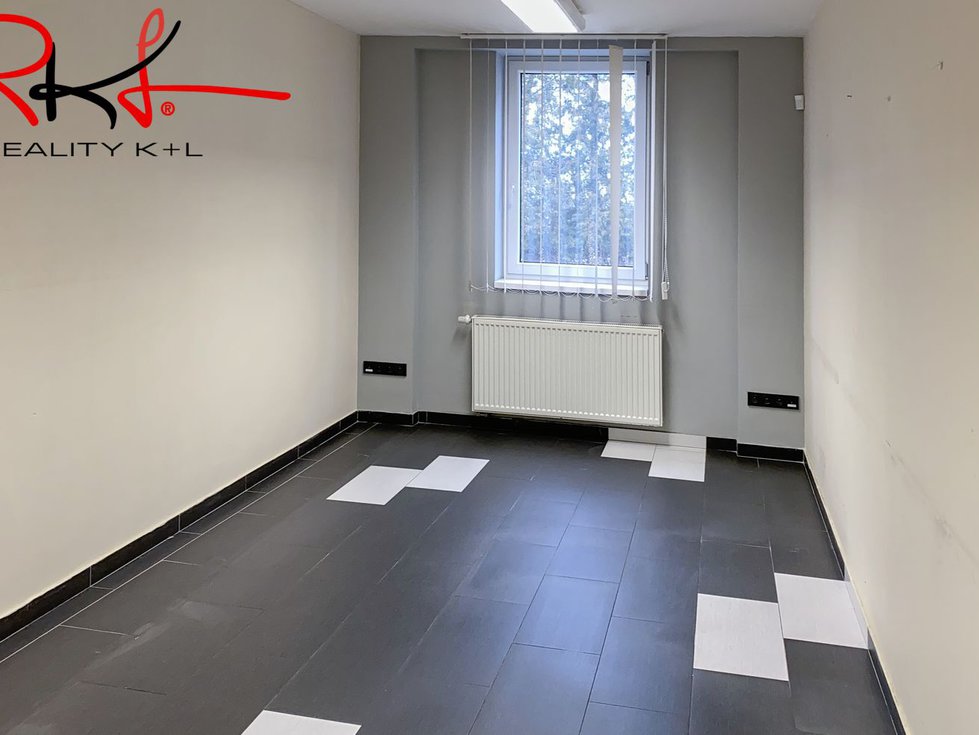 Pronájem kanceláře 32 m², Martiněves