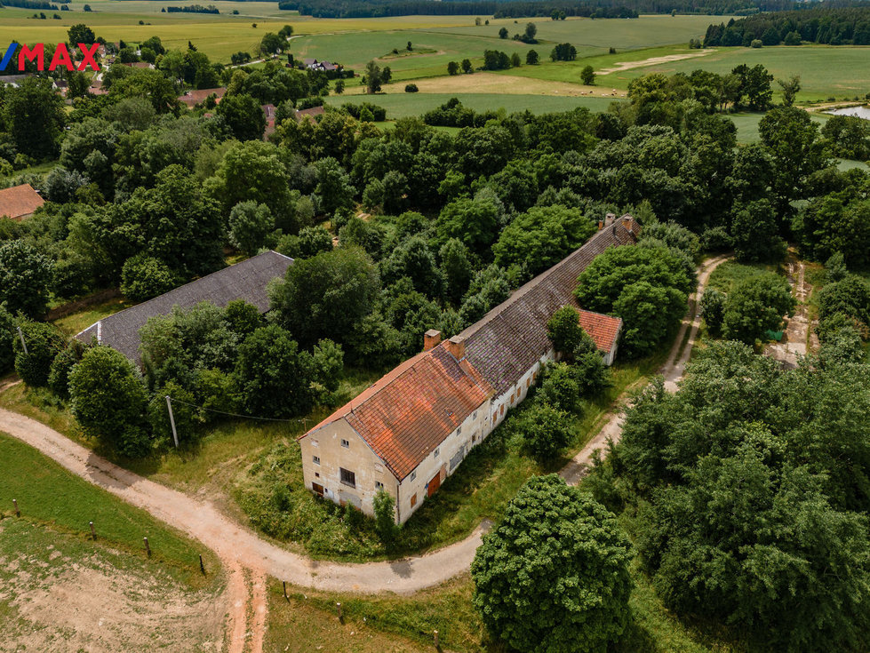 Prodej zemědělské usedlosti 830 m², Dírná