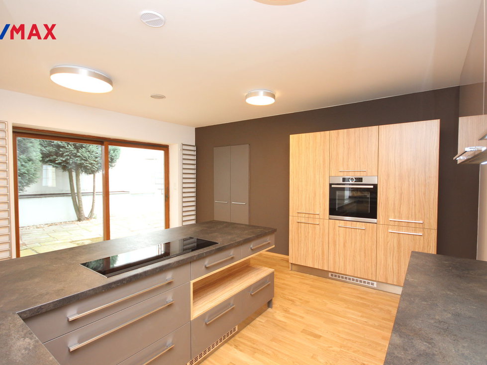 Pronájem rodinného domu 522 m², Tábor