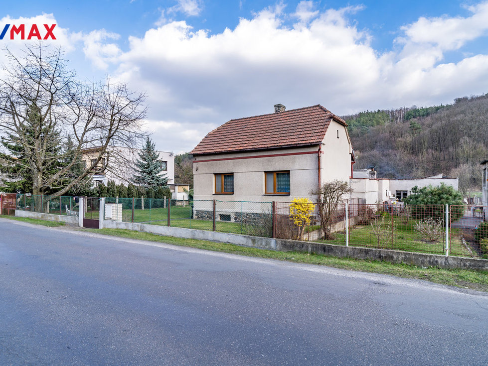 Prodej rodinného domu 190 m², Zákolany
