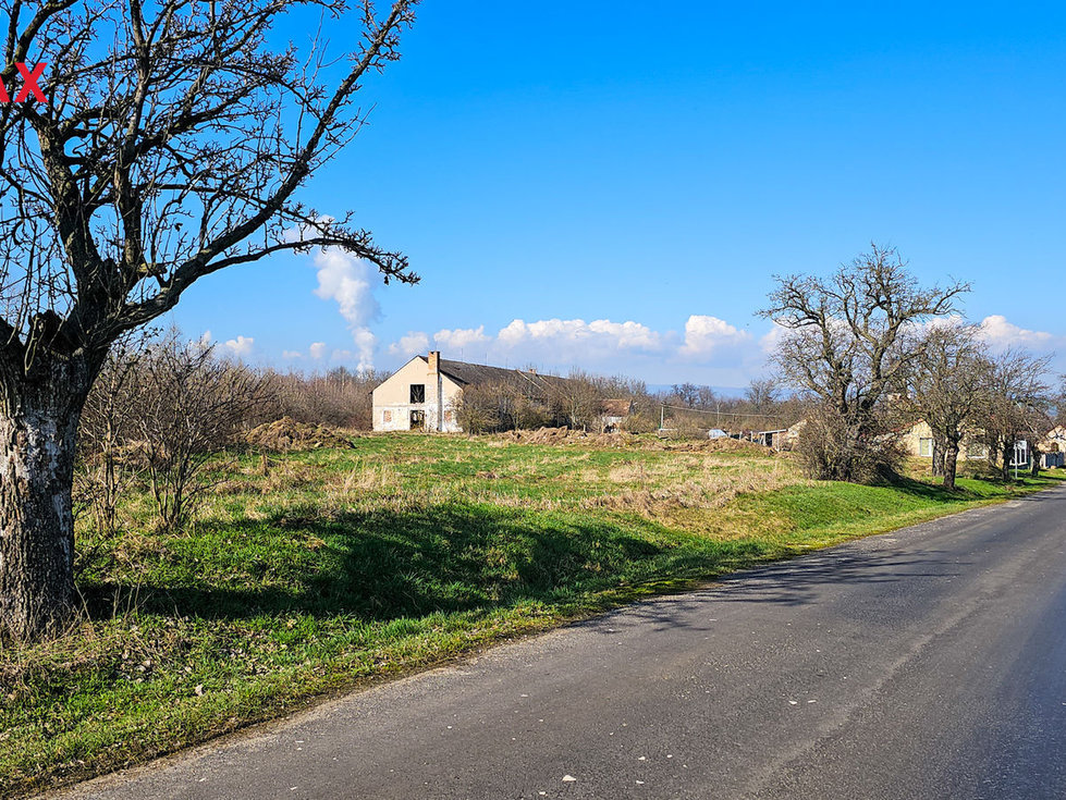 Prodej stavební parcely 864 m², Chbany