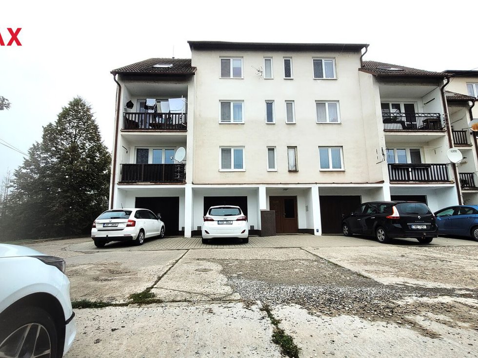 Prodej bytu 3+1 90 m², Střemy