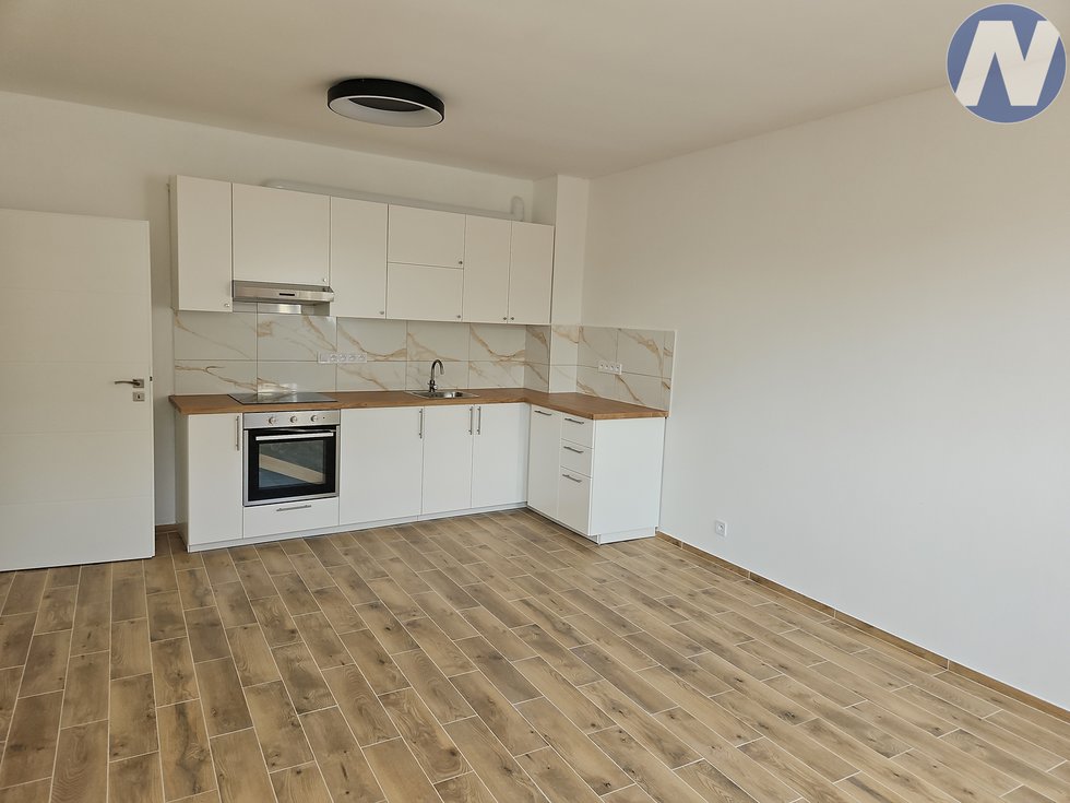 Pronájem bytu 2+kk 50 m², Husinec