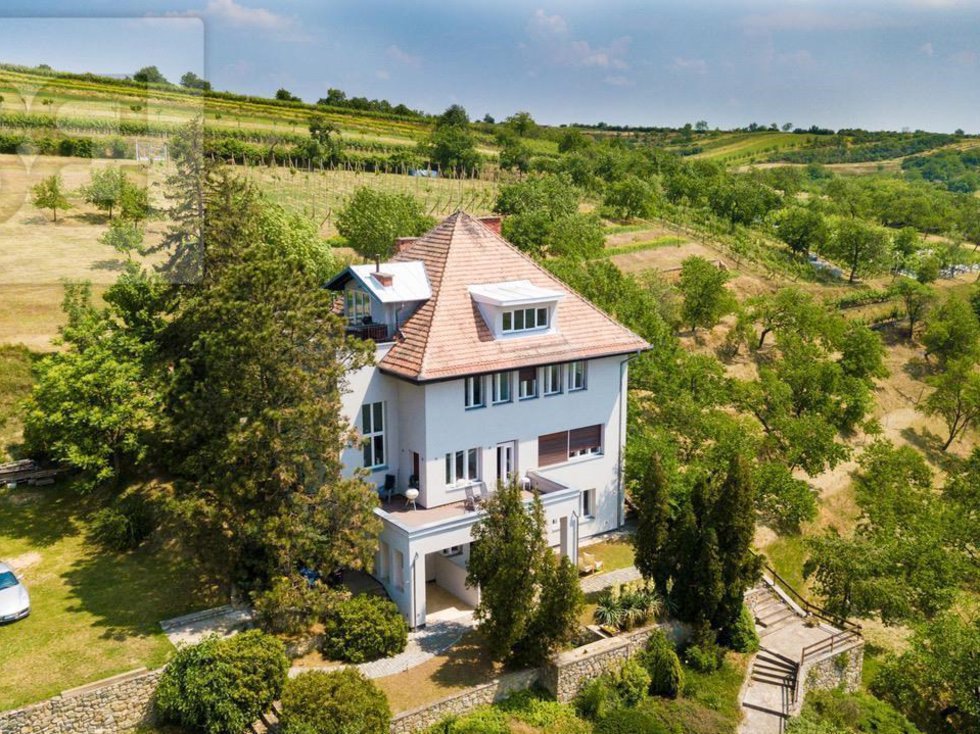 Prodej rodinného domu 557 m², Nosislav