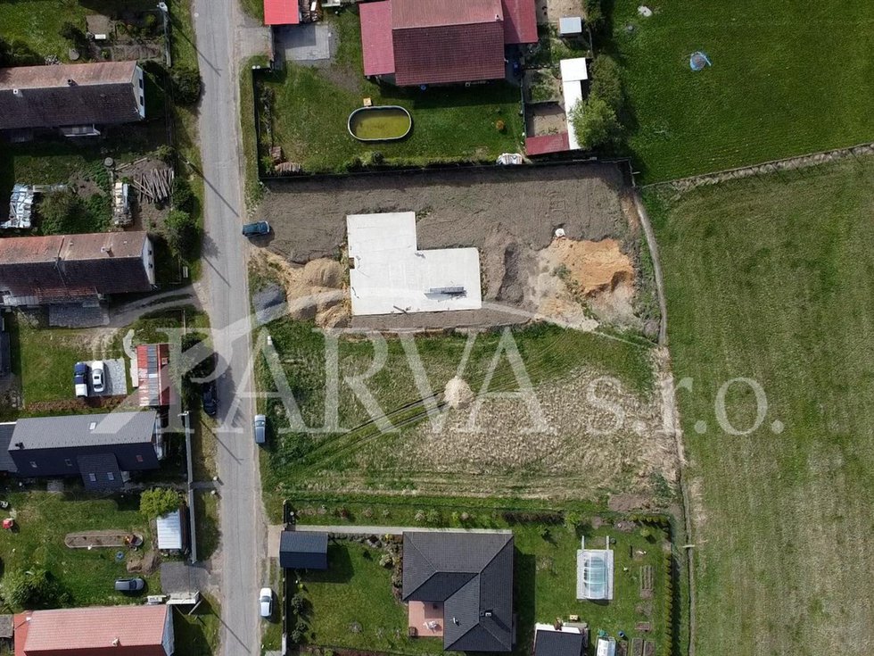 Prodej stavební parcely 1423 m², Zalužany