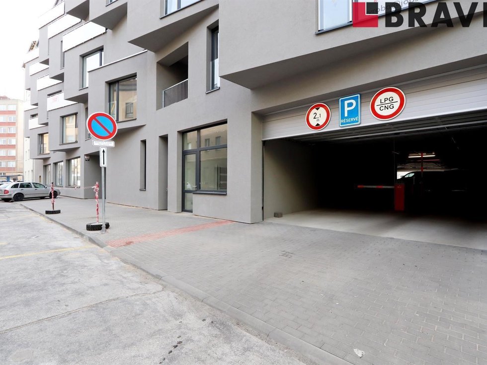 Pronájem parkovacího místa 10 m², Brno