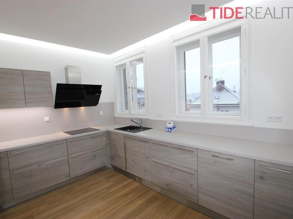 Pronájem bytu 4+1 142 m², Praha