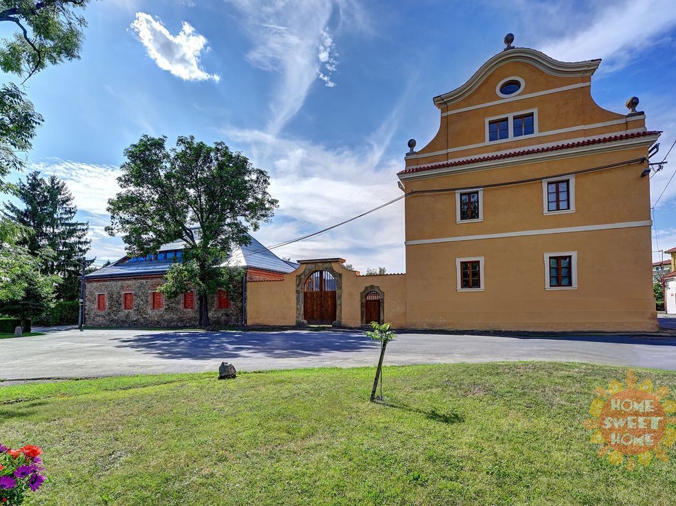 Prodej historického objektu 1761 m², Tursko