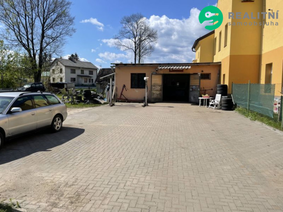 Komerční budova se stavebním pozemkem - Jeseník