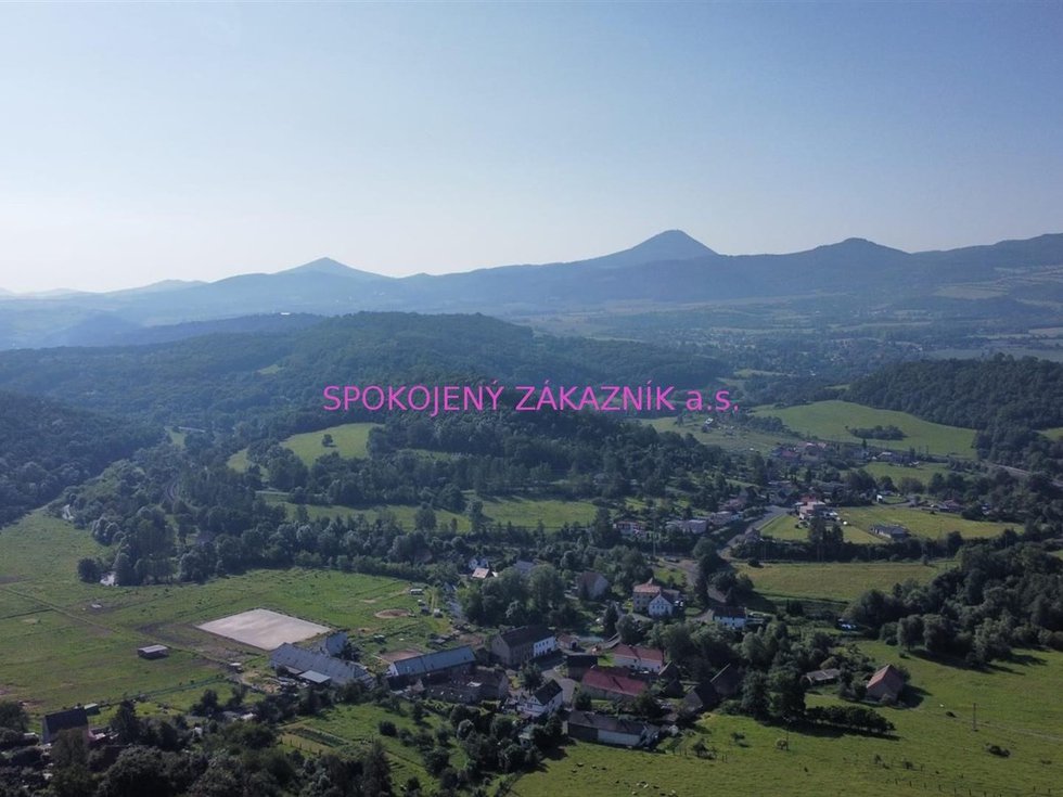 Prodej stavební parcely 1300 m², Bžany