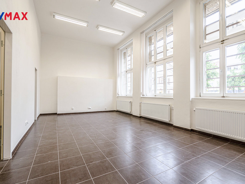 Pronájem kanceláře 30 m², Louny