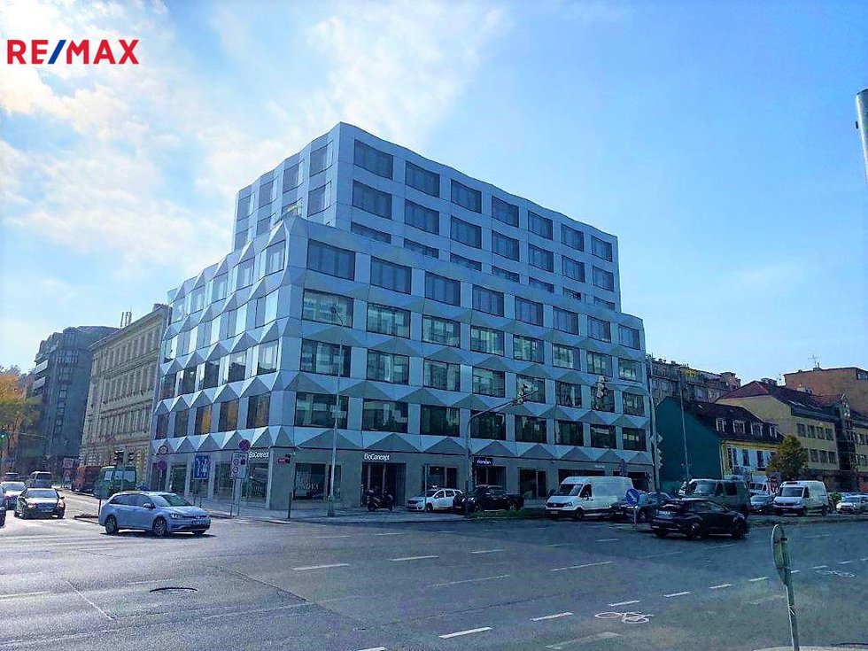 Pronájem kanceláře 295 m², Praha