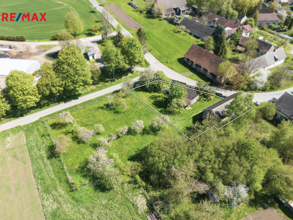 Prodej stavební parcely 944 m², Chrtníč