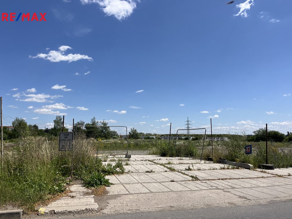 Prodej komerčního pozemku 9029 m², Praha