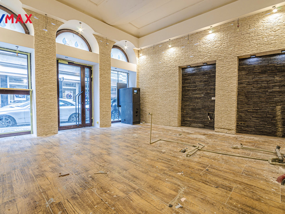 Pronájem obchodu 289 m², Praha